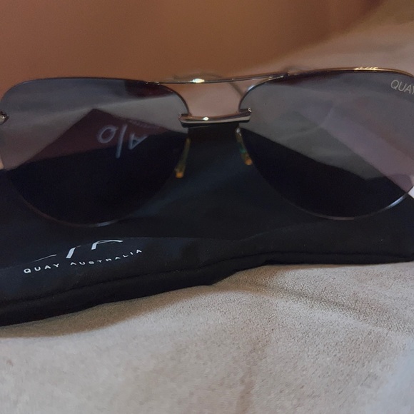QUAY mirrored sunglasses - Picture 2 of 3